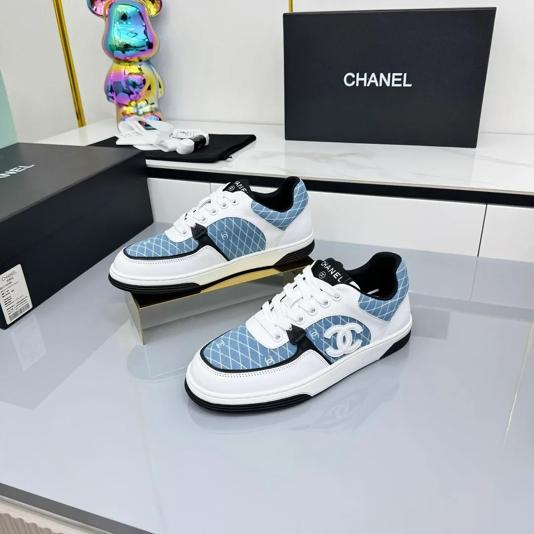 👟👟Ex-factory price 620👟👟High quality! ! ! CHANEL Chanel 25A latest thick-soled casual sports shoes. The counter is synchronized. The counter is very popular. It is a shoe that is very difficult to buy. The most popular thick-soled casual shoes on the Internet. As you can imagine, the most popular thick-soled casual shoes can not be missed. It has both good looks and comfort. Simple and versatile. The thick sole increases the height and is super versatile. Whoever wears it will look better. Upper: cowhide stitching. Lining: breathable mesh. Outsole: TPU original outsole. Size: 35-41 👉